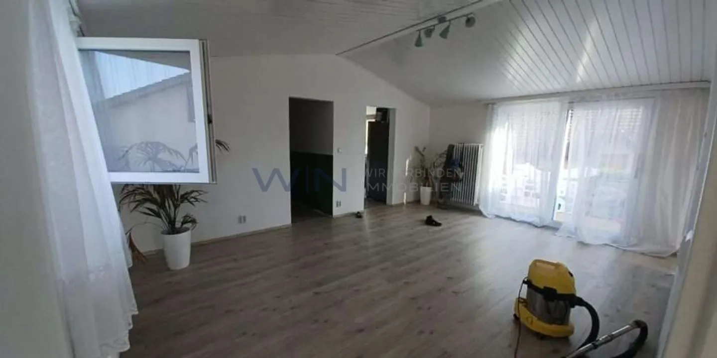 Charming Family Home with Pool - Photo 4 of 13