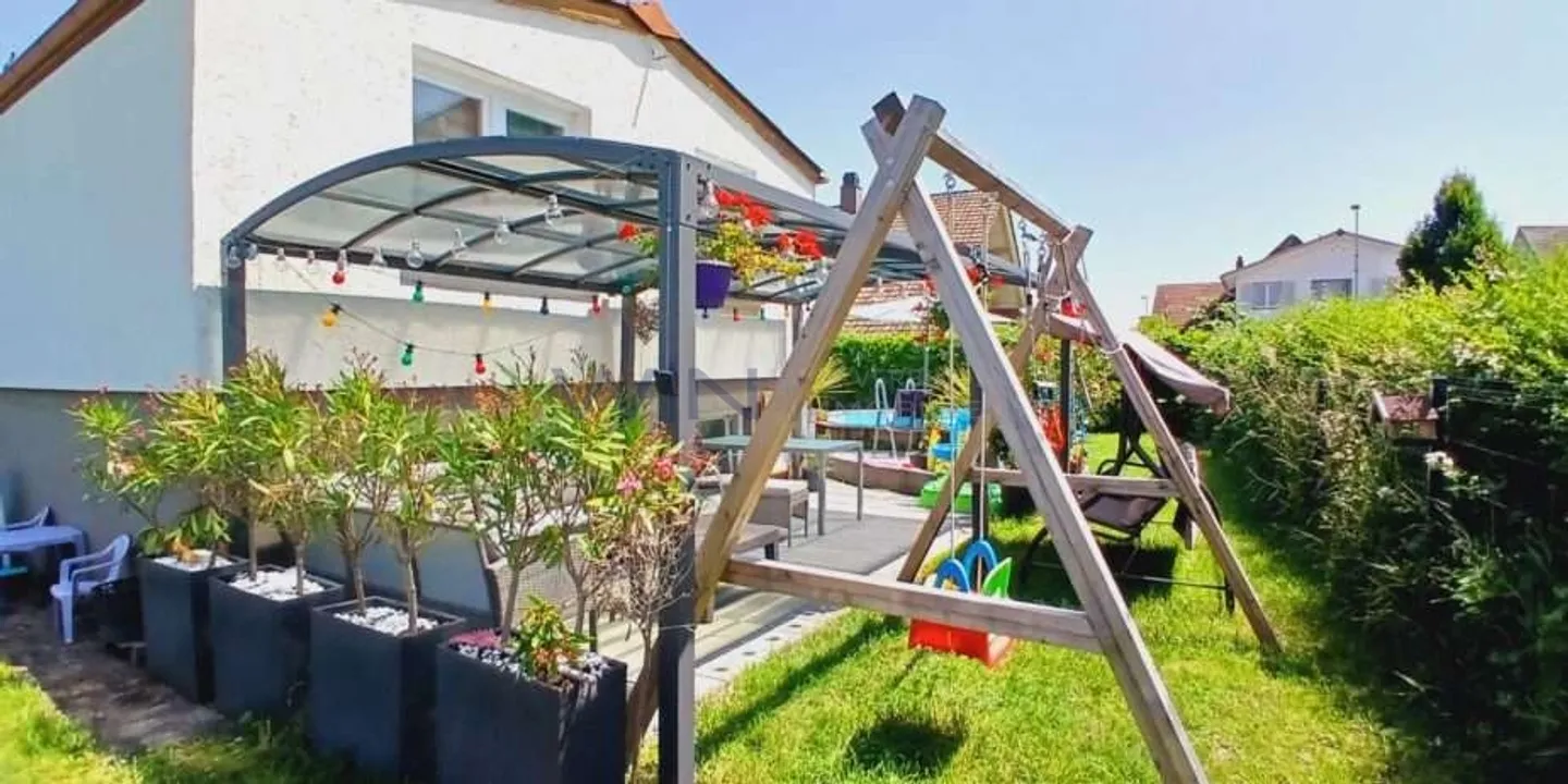 Charming Family Home with Pool - Photo 8 of 13