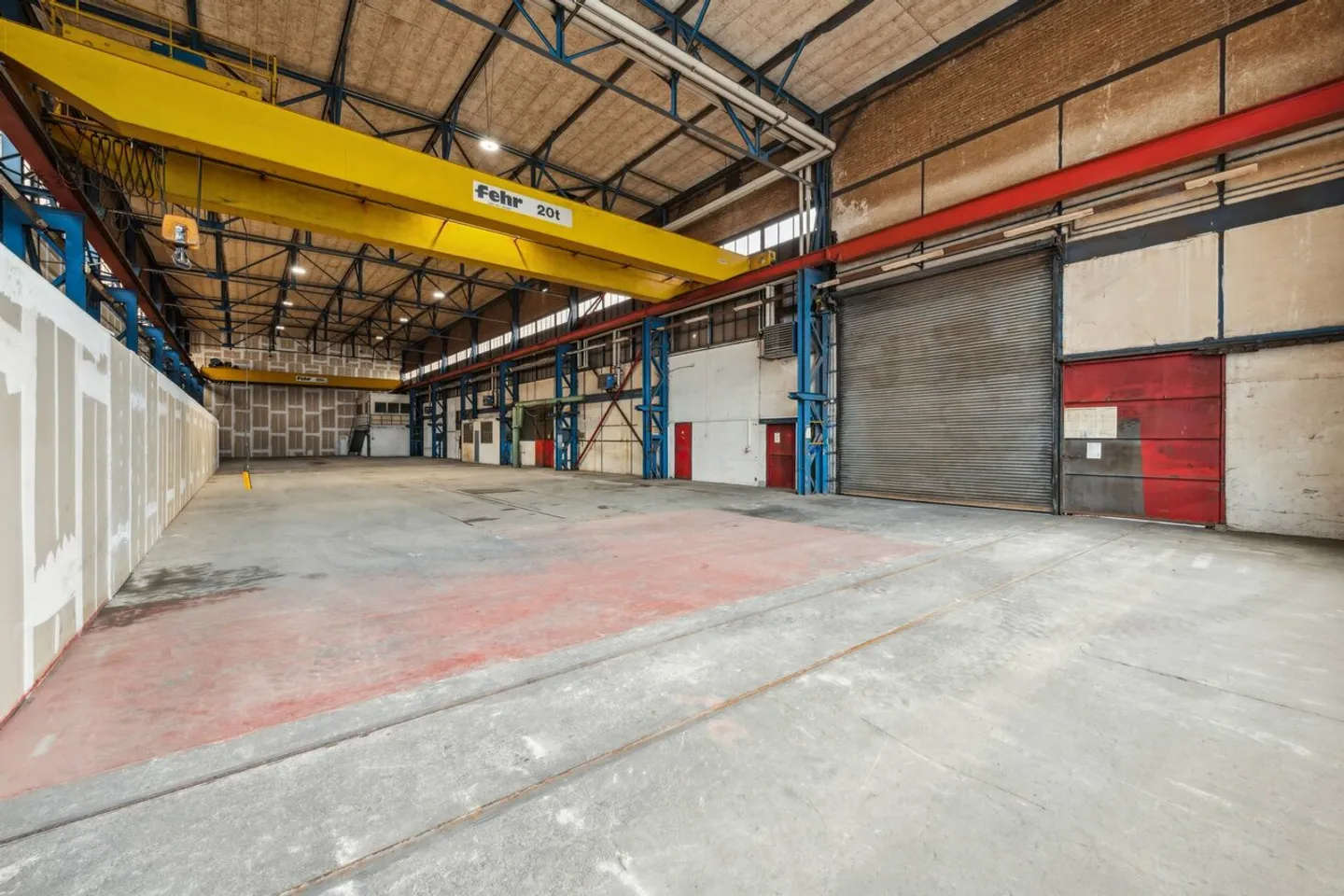 Grand hall industriel aux possibilités d'utilisation polyvalentes - Photo 5 sur 9