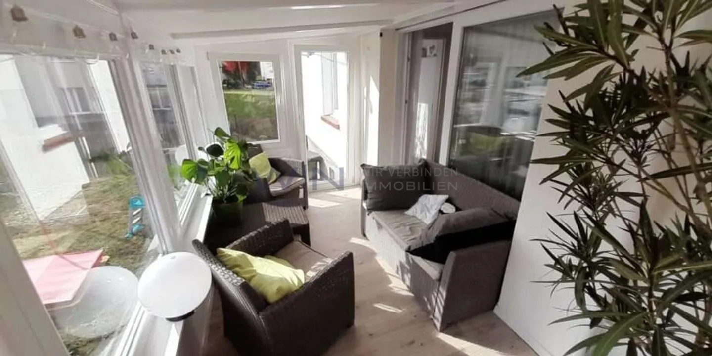 Charming Family Home with Pool - Photo 11 of 13