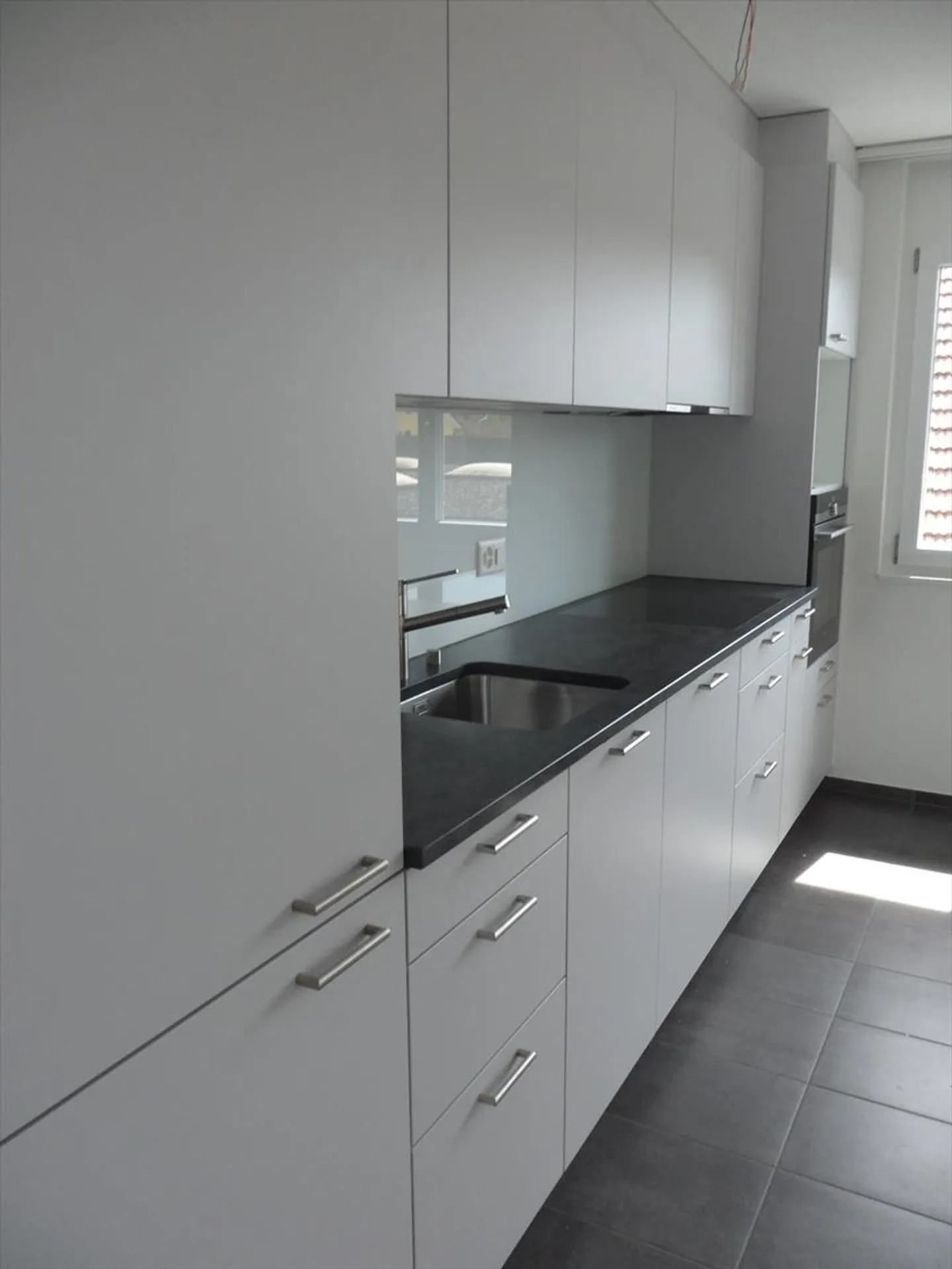 Bellissimo e moderno appartamento di 3,5 stanze con balcone (costruito nel 2015) a Luterbach, Canton SO - Foto 4 di 10