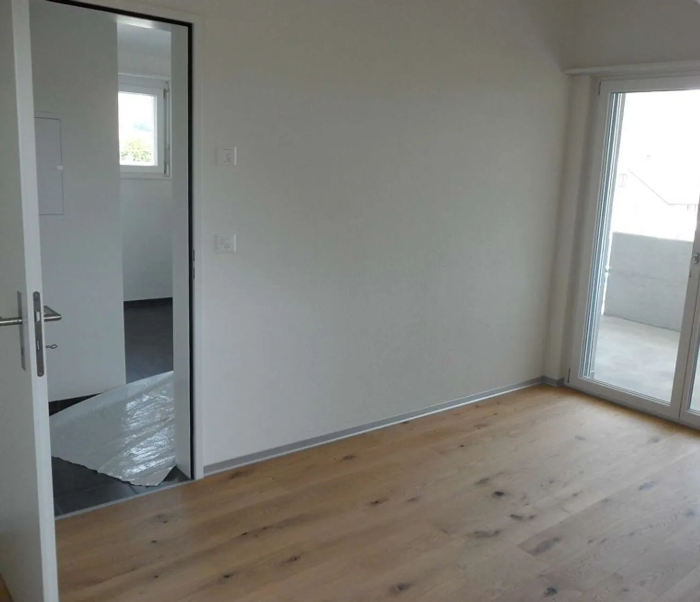 Bellissimo e moderno appartamento di 3,5 stanze con balcone (costruito nel 2015) a Luterbach, Canton SO - Foto 5 di 10