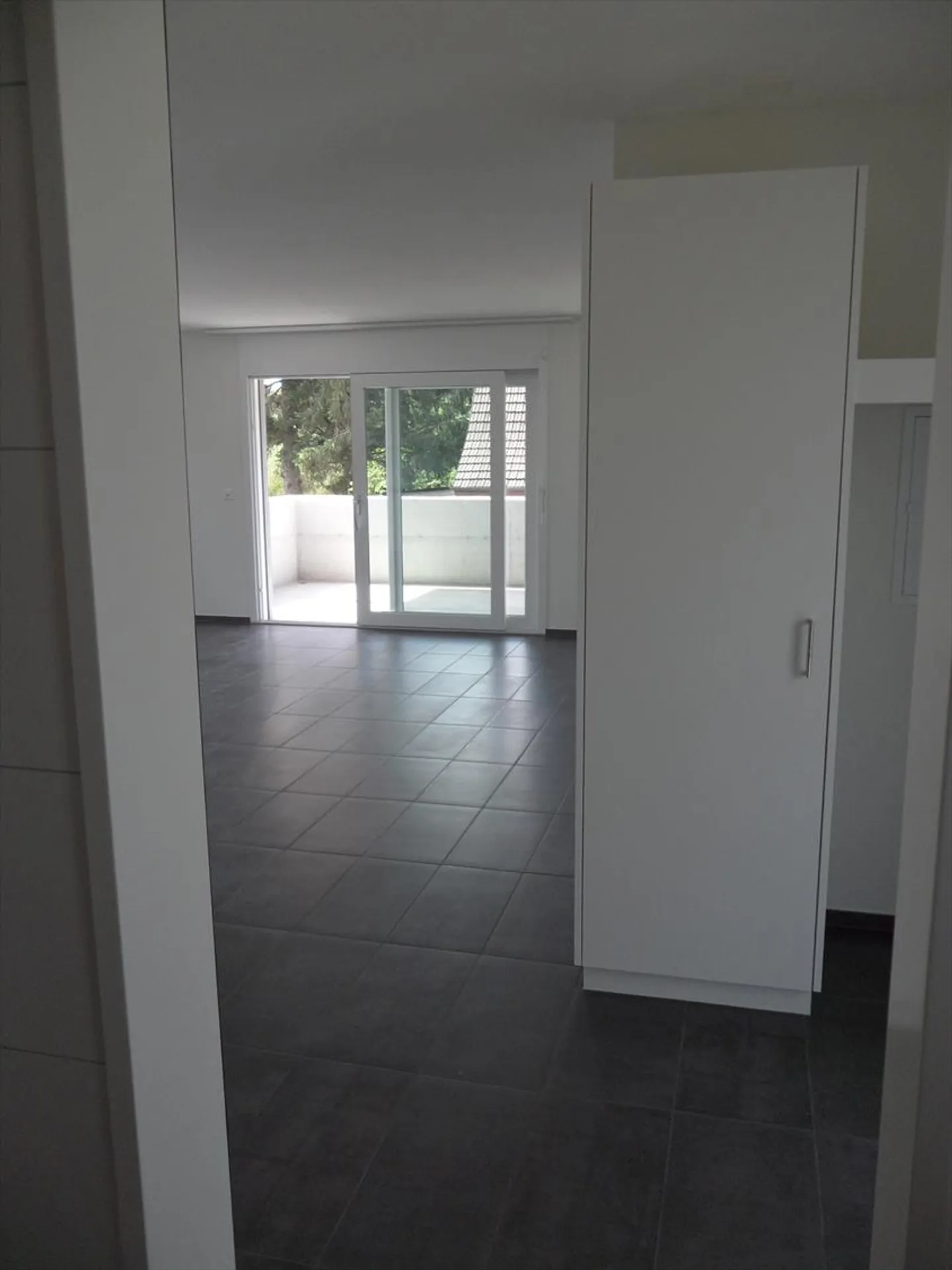 Bellissimo e moderno appartamento di 3,5 stanze con balcone (costruito nel 2015) a Luterbach, Canton SO - Foto 2 di 10