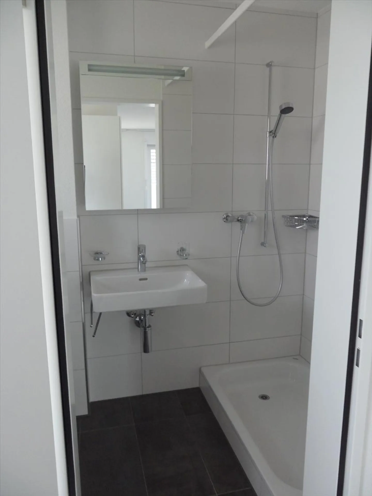 Bellissimo e moderno appartamento di 3,5 stanze con balcone (costruito nel 2015) a Luterbach, Canton SO - Foto 7 di 10