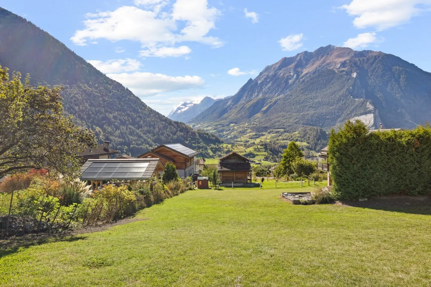 «3.5 Zimmerwohnung mit Südterrasse und Bergblick» - Foto 1 von 9