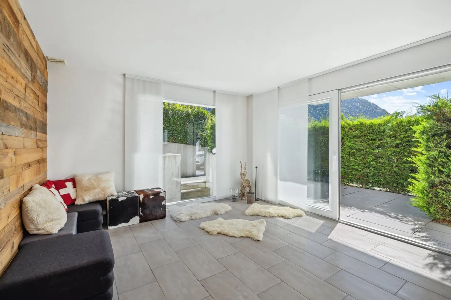 «3.5 Zimmerwohnung mit Südterrasse und Bergblick» - Foto 2 von 9