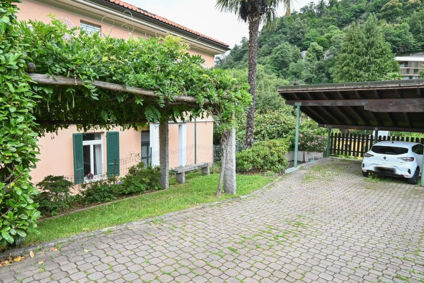 Appartamento con grande giardino in una casa bifamiliare in una posizione ricercata - Foto 13 di 13