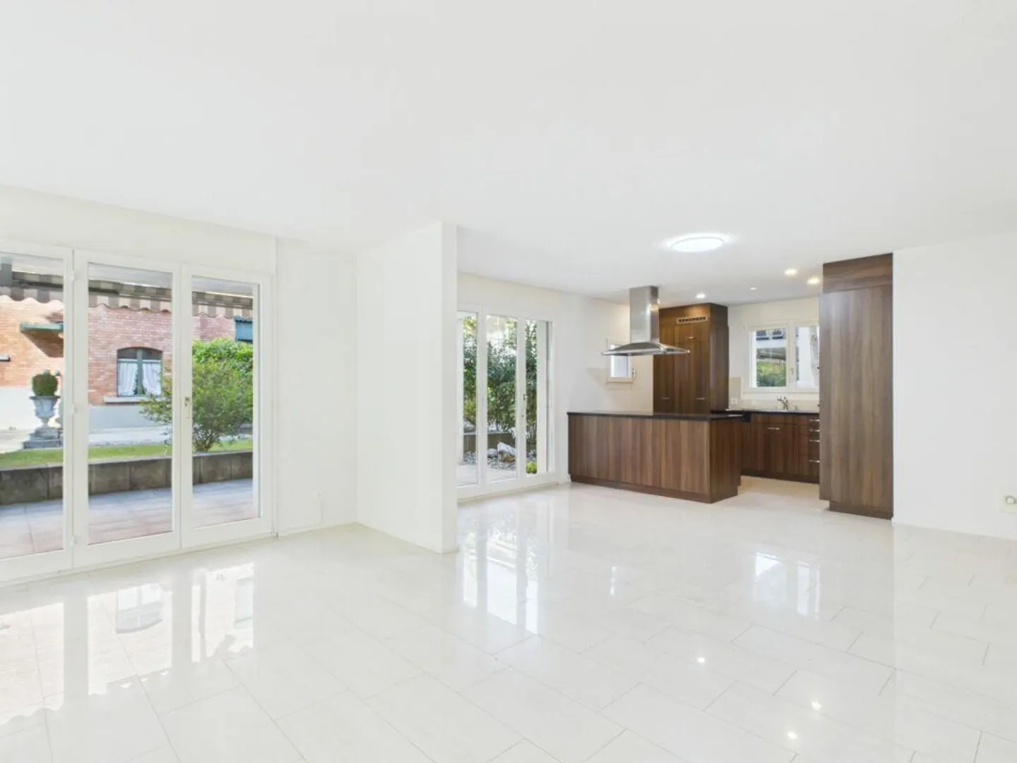 Exclusive family apartment in a quiet residential area centrally located - Photo 3 of 12