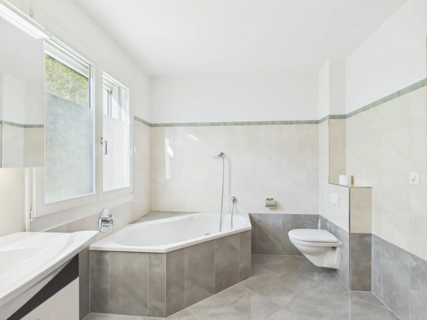 Exclusive family apartment in a quiet residential area centrally located - Photo 6 of 12