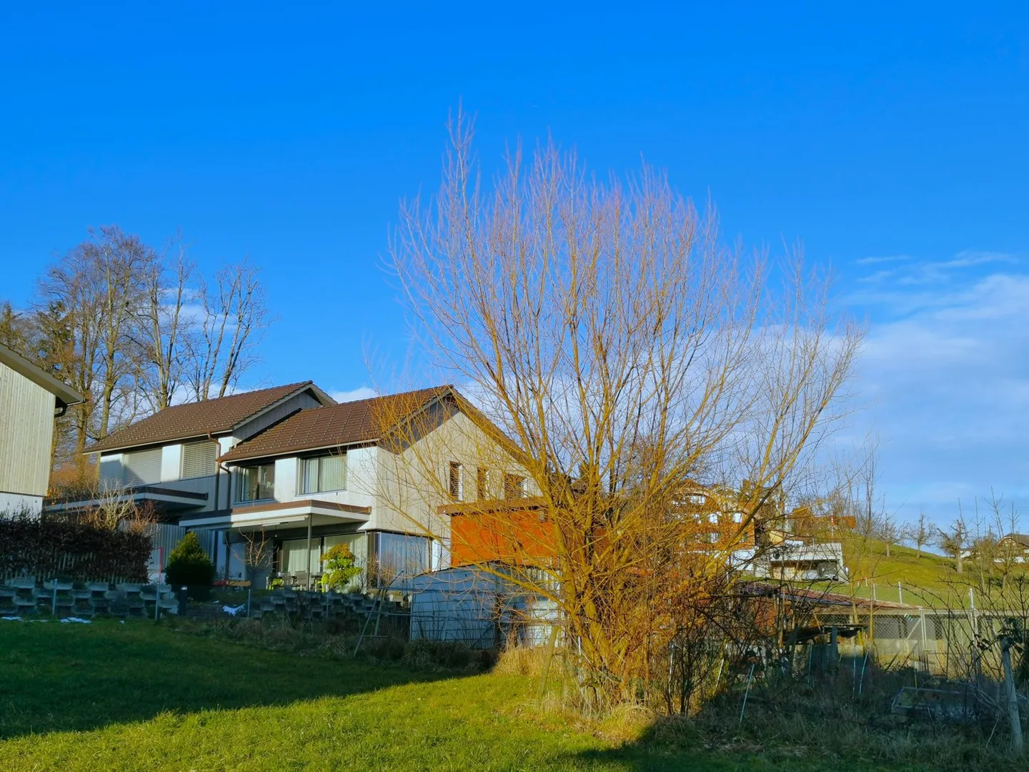 Modern 6.5-room semi-detached house with mountain view in Uebeschi - Photo 2 of 13