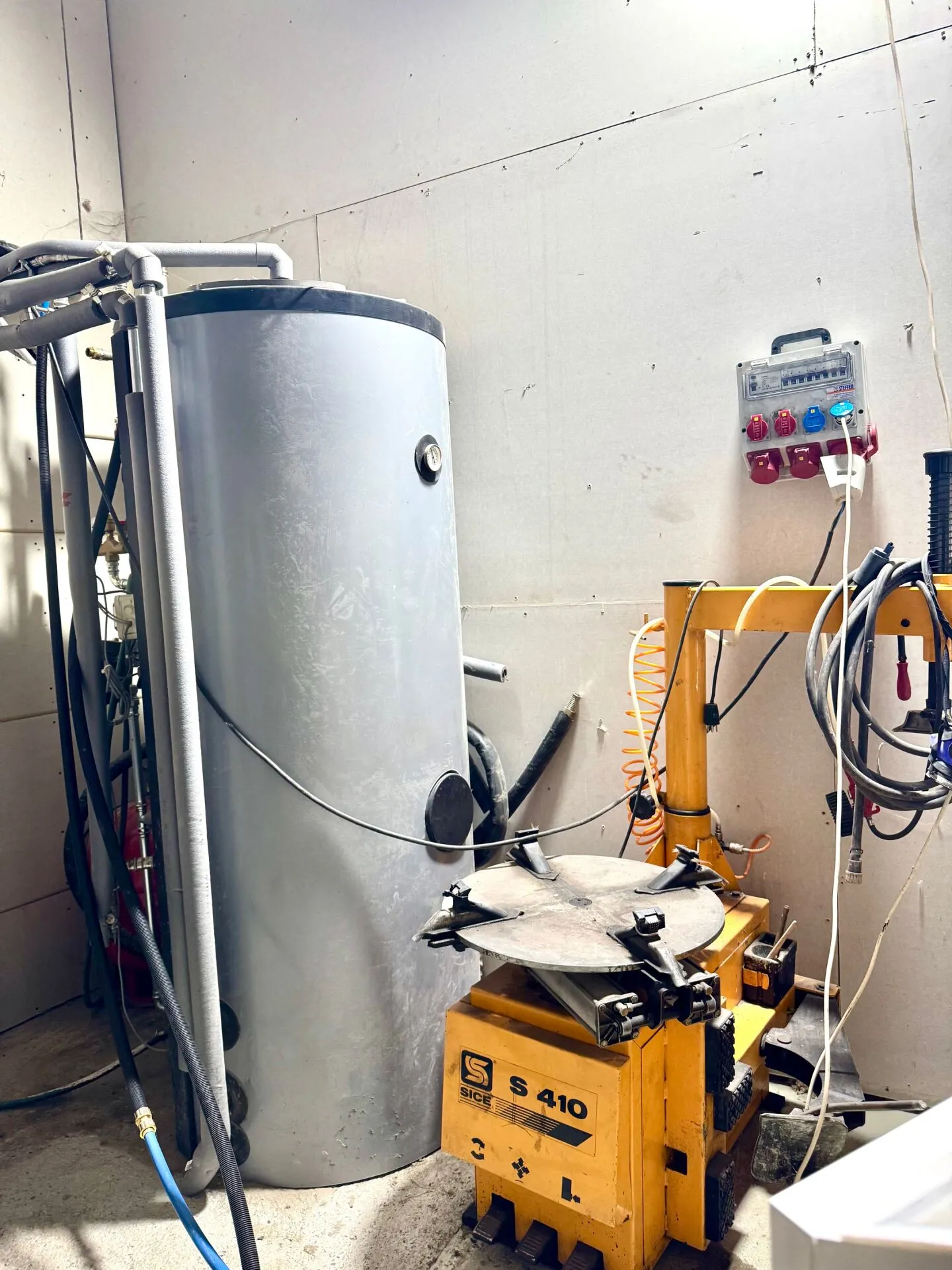 Officina auto - Foto 2 di 4