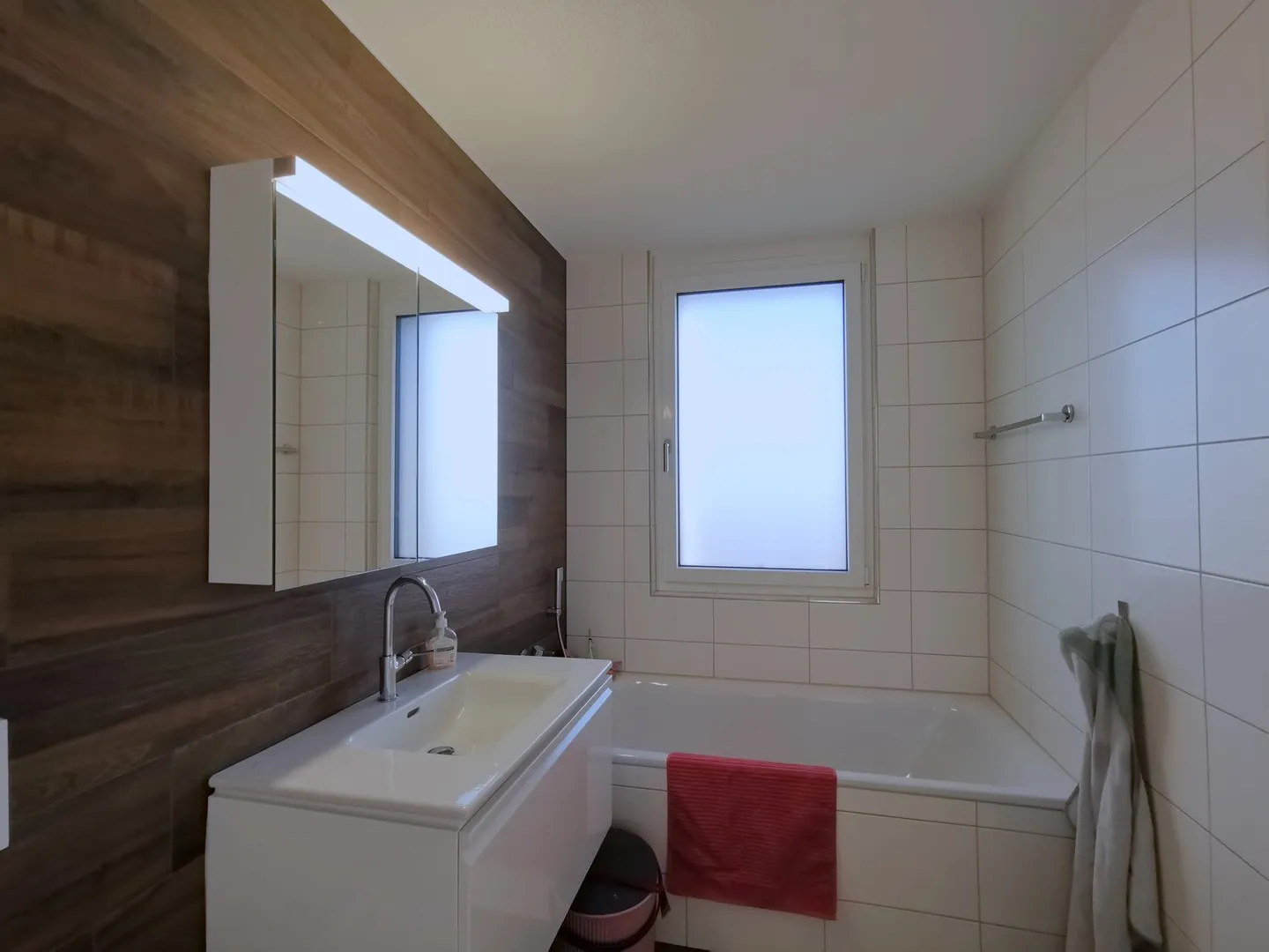 Modern 6.5-room semi-detached house with mountain view in Uebeschi - Photo 11 of 13