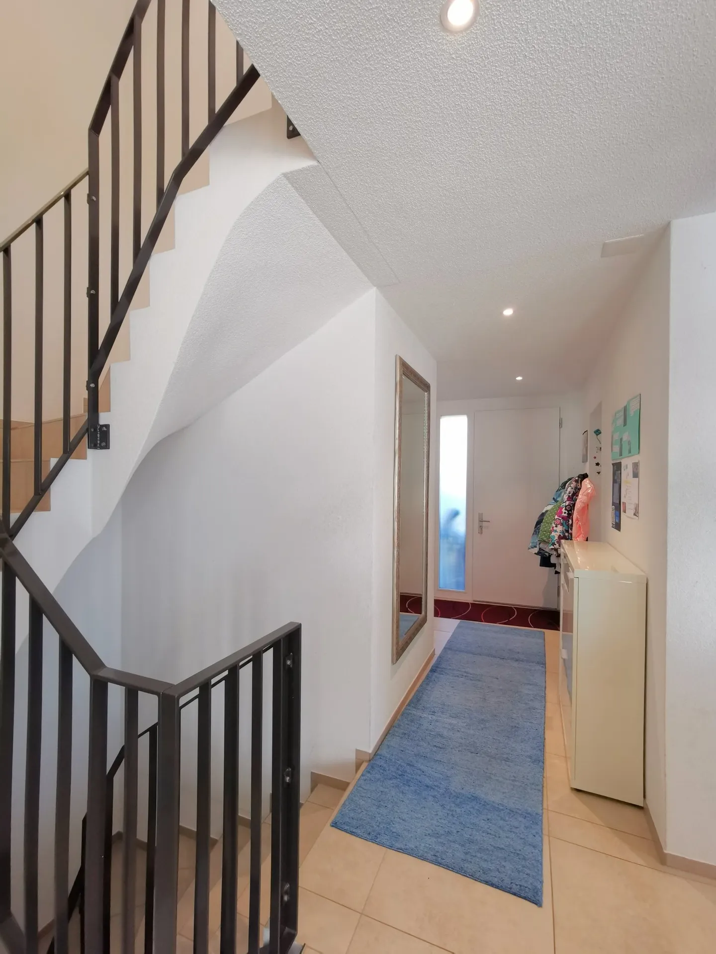 Modern 6.5-room semi-detached house with mountain view in Uebeschi - Photo 12 of 13