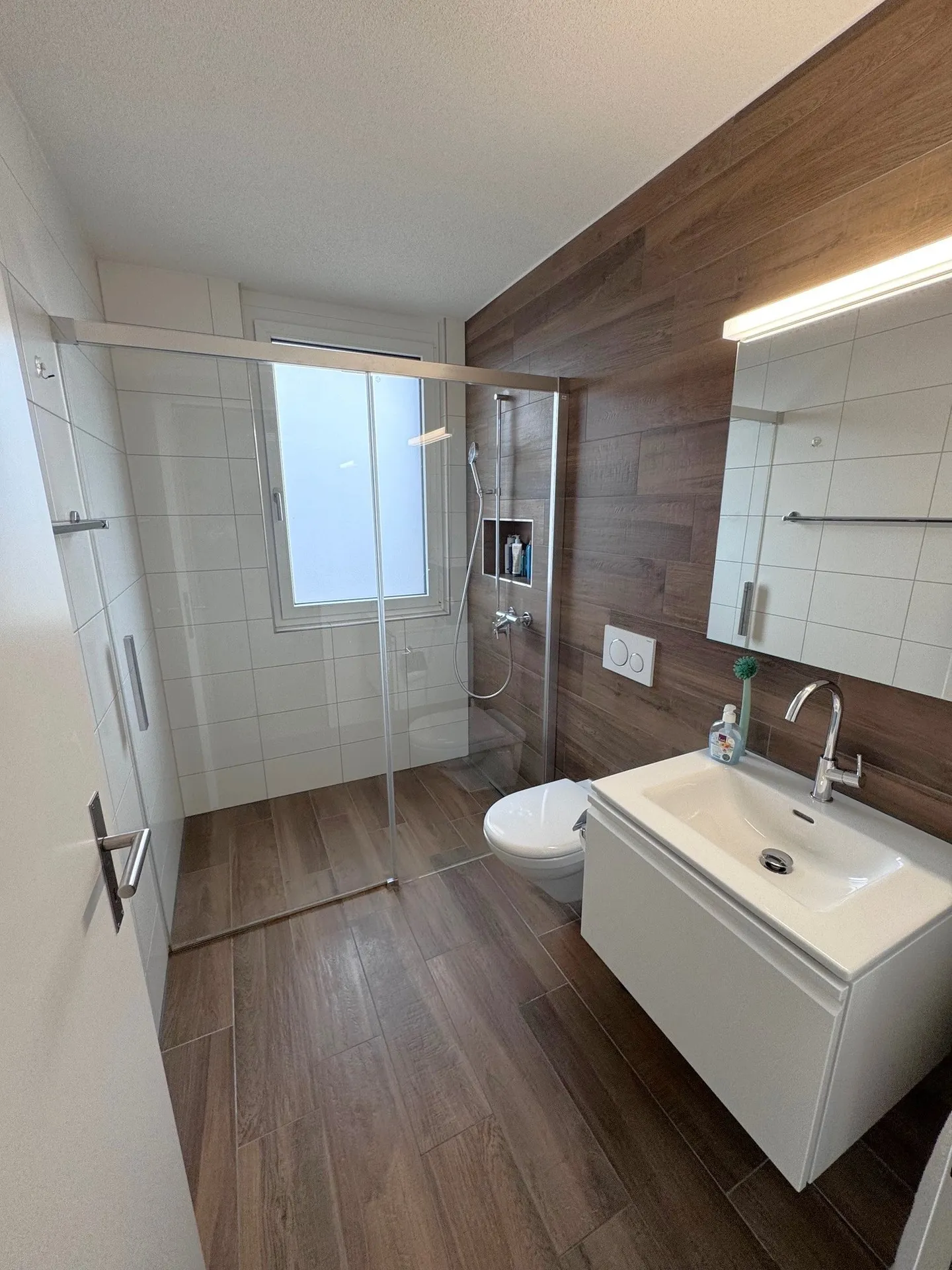 Modern 6.5-room semi-detached house with mountain view in Uebeschi - Photo 10 of 13