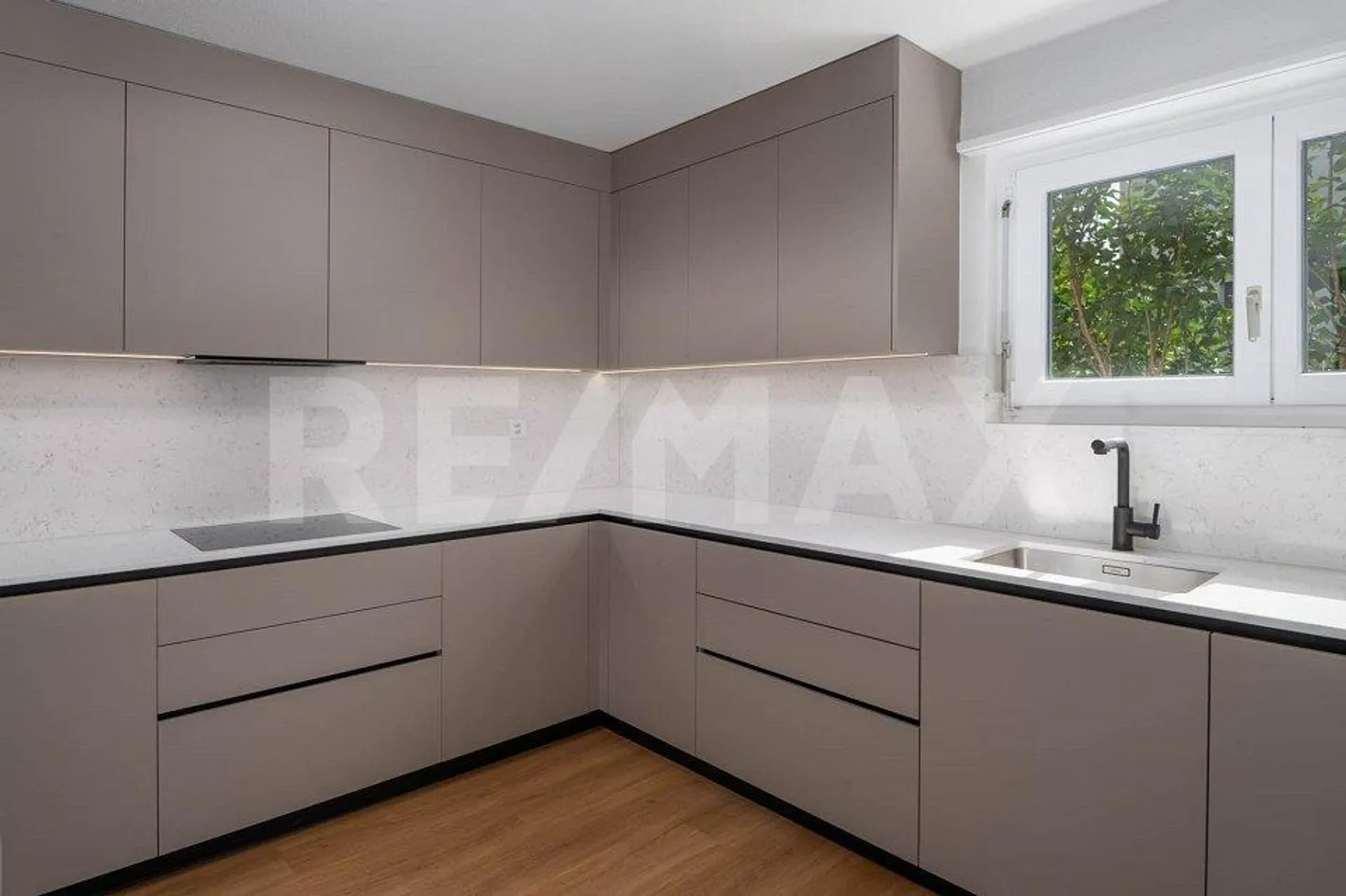 Appartement 4,5 pièces entièrement rénové avec style et confort. - Photo 7 sur 13