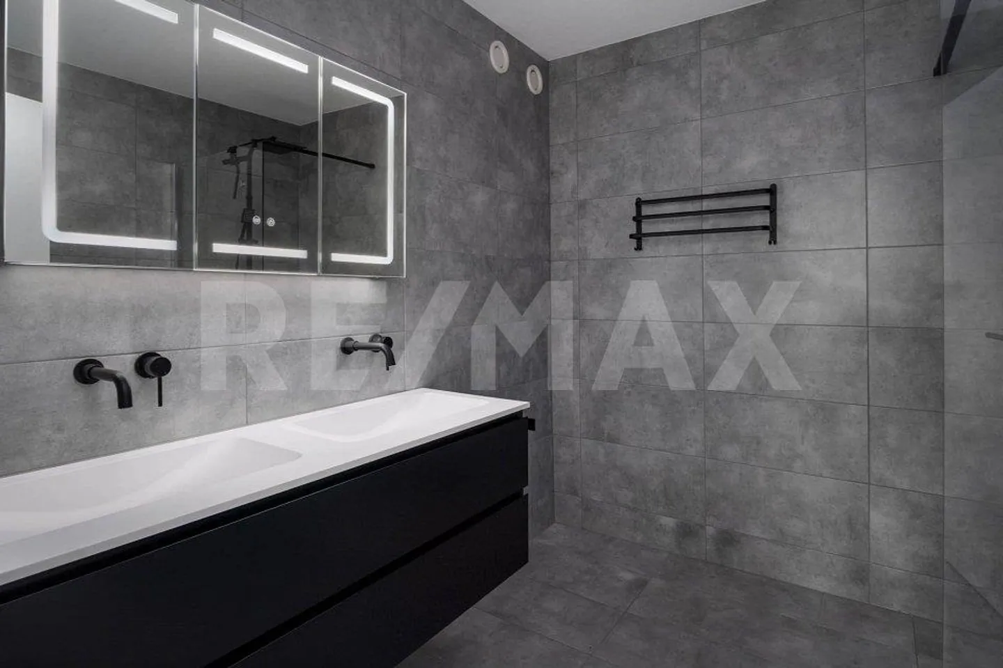 Appartement 4,5 pièces entièrement rénové avec style et confort. - Photo 11 sur 13