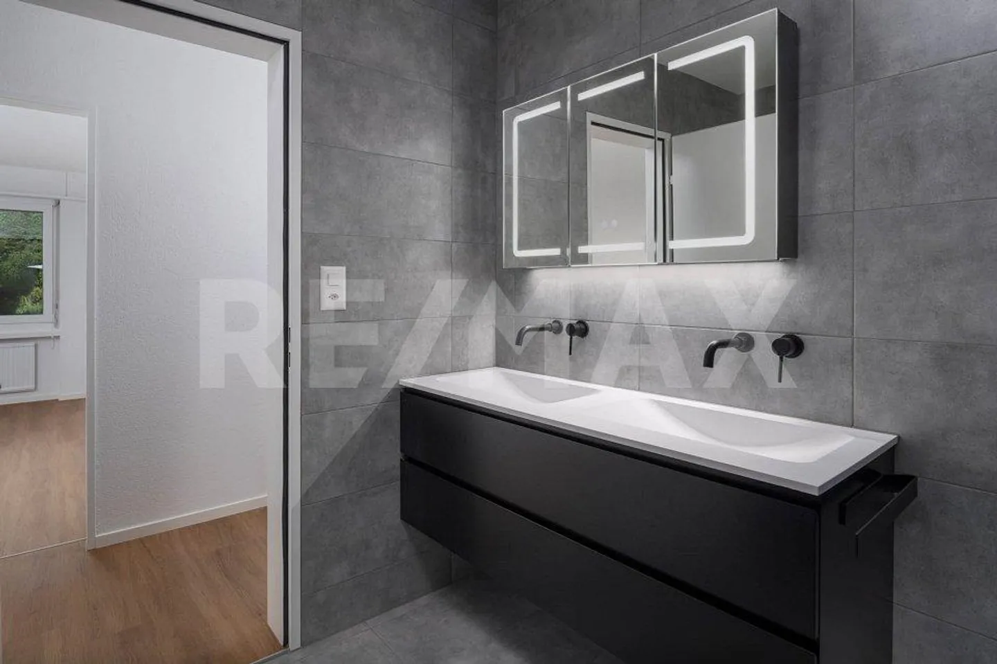 Appartement 4,5 pièces entièrement rénové avec style et confort. - Photo 12 sur 13