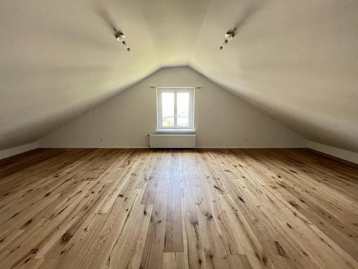 Modern apartment with beautiful view - Photo 2 of 8