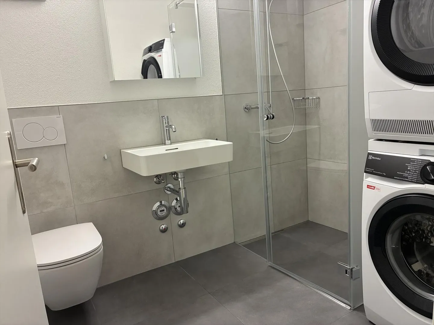 Appartement 1.5 pièces récemment rénové - Photo 2 sur 7