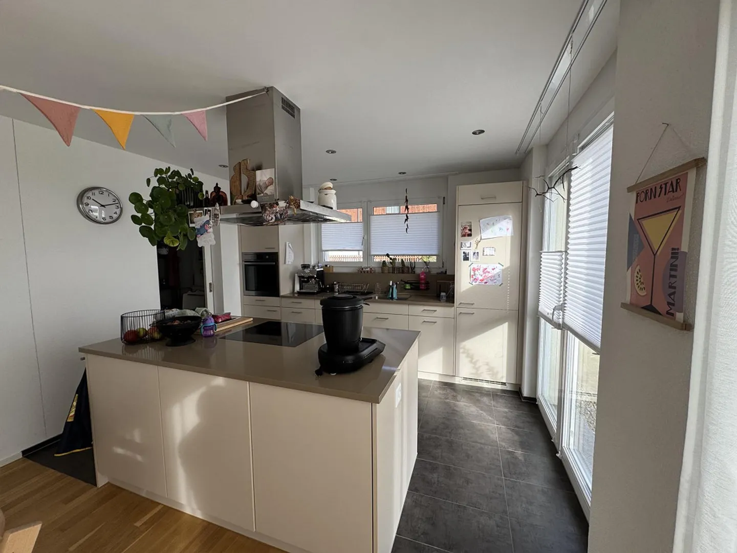 Modern, bright 4.5 room ground floor apartment with patio - Photo 2 of 8