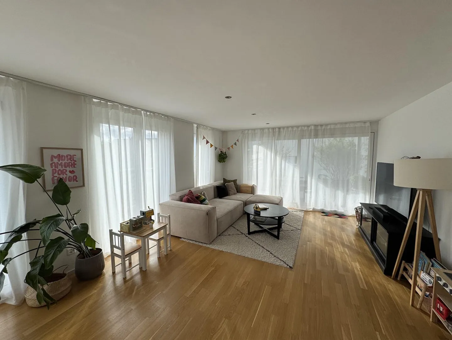 Modern, bright 4.5 room ground floor apartment with patio - Photo 1 of 8