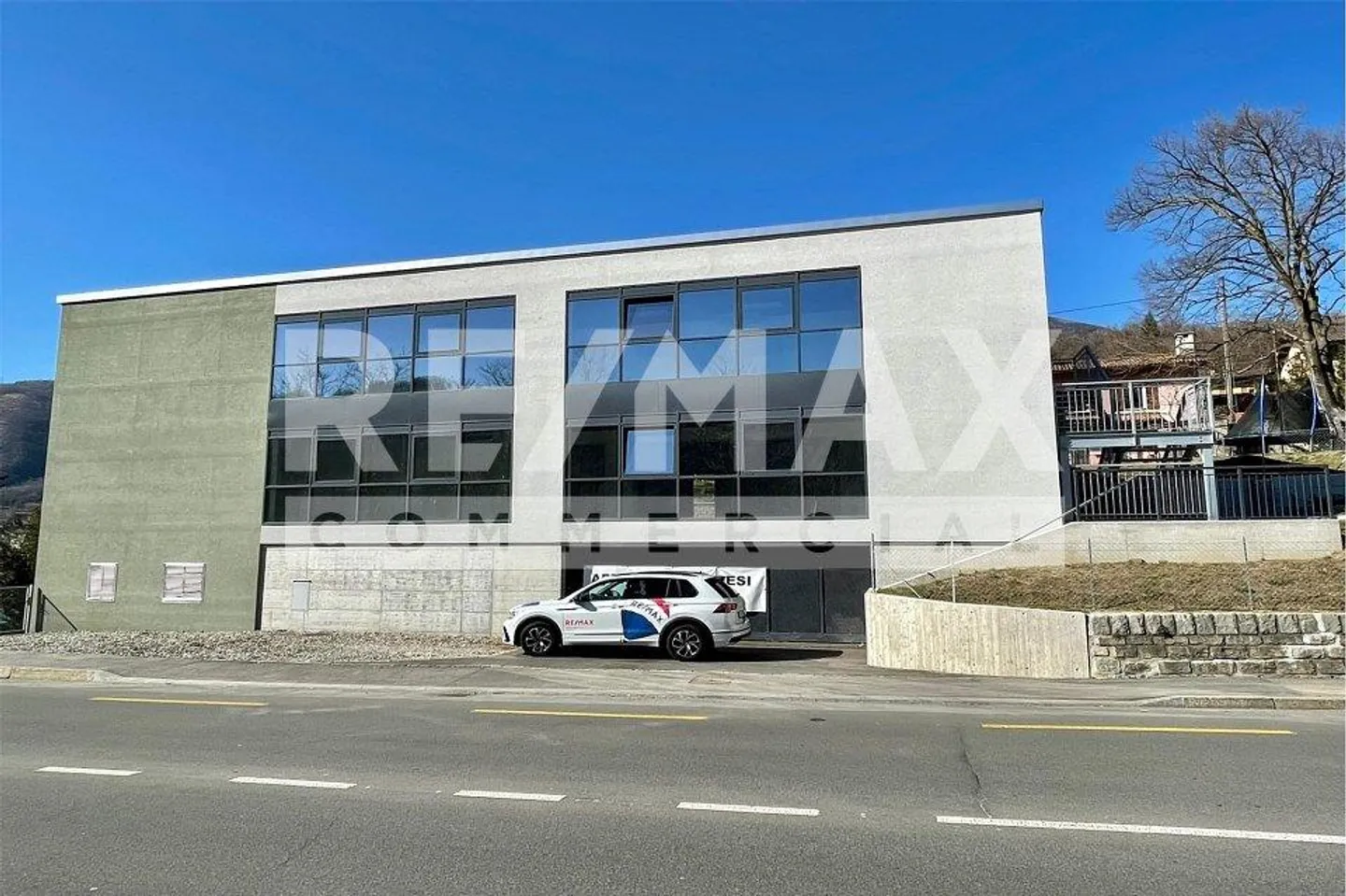 Bâtiment commercial tout neuf - Photo 4 sur 13