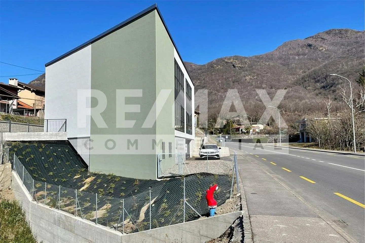 Bâtiment commercial tout neuf - Photo 5 sur 13