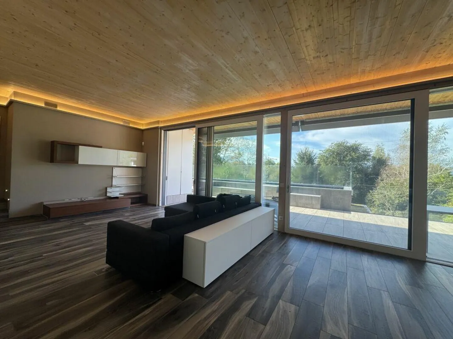 Magnifico attico con piscina privata e vista dominante - Foto 2 di 4