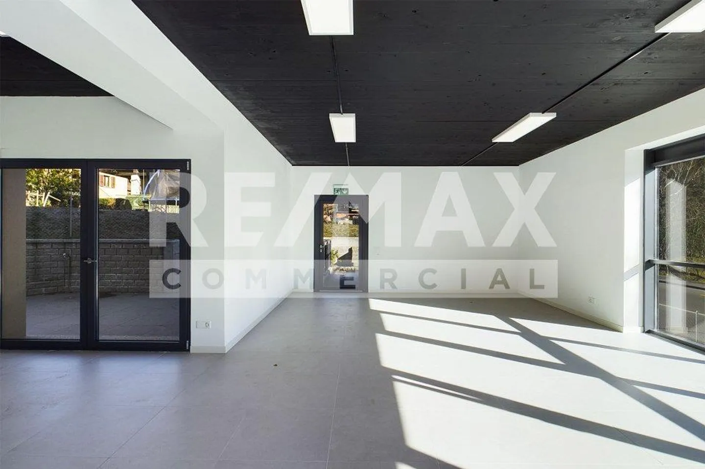 Bâtiment commercial tout neuf - Photo 7 sur 13