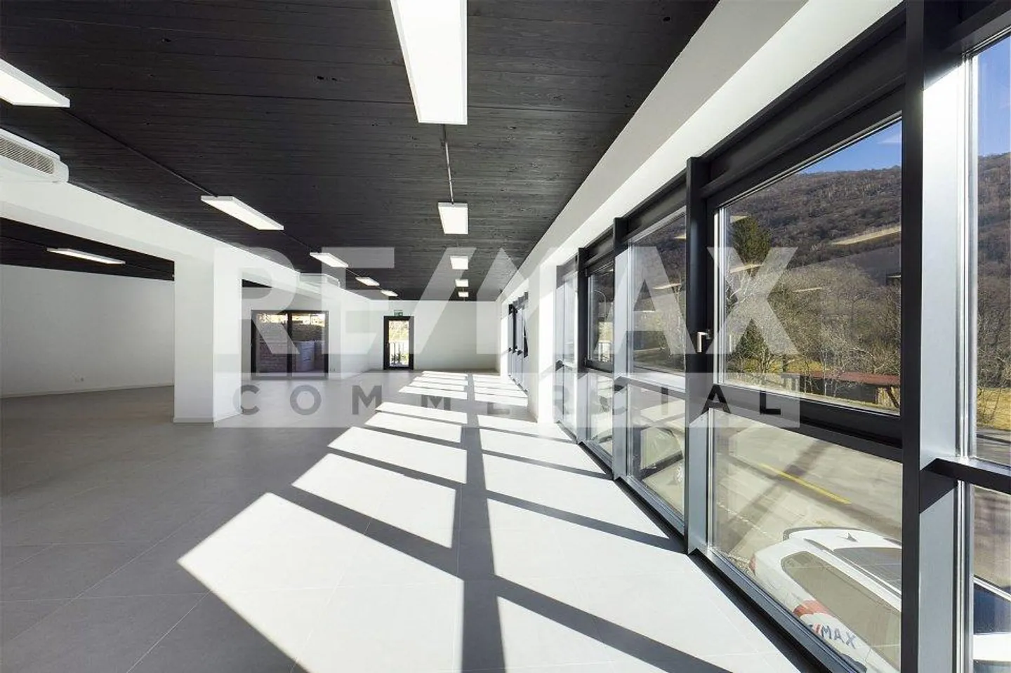 Bâtiment commercial tout neuf - Photo 8 sur 13