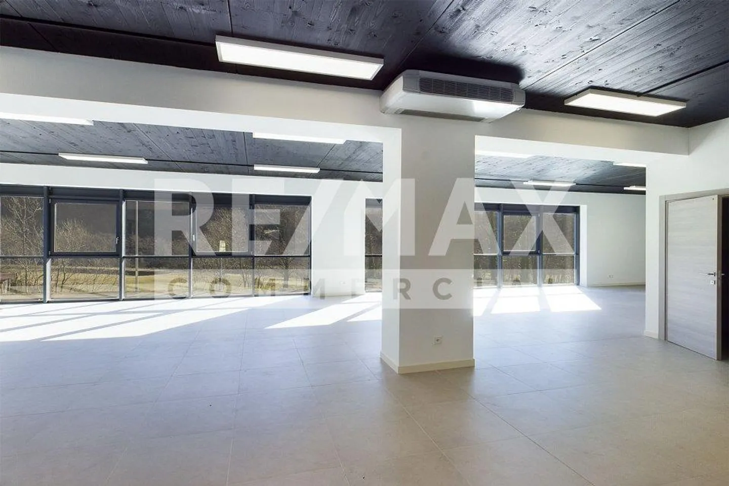 Bâtiment commercial tout neuf - Photo 13 sur 13