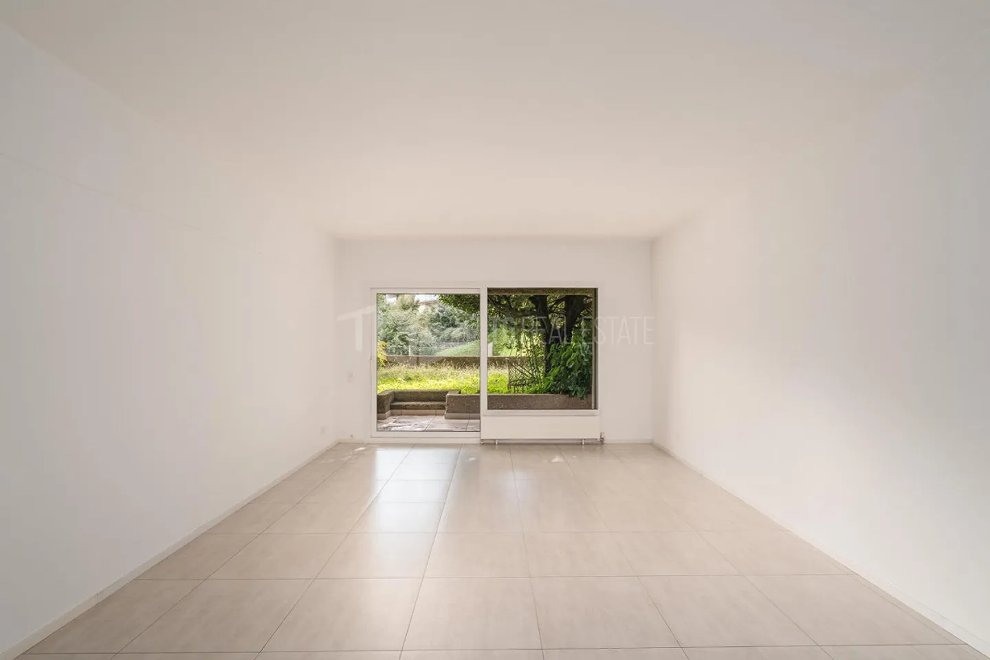 Appartement de 2.5 pièces avec jardin - Photo 2 sur 6