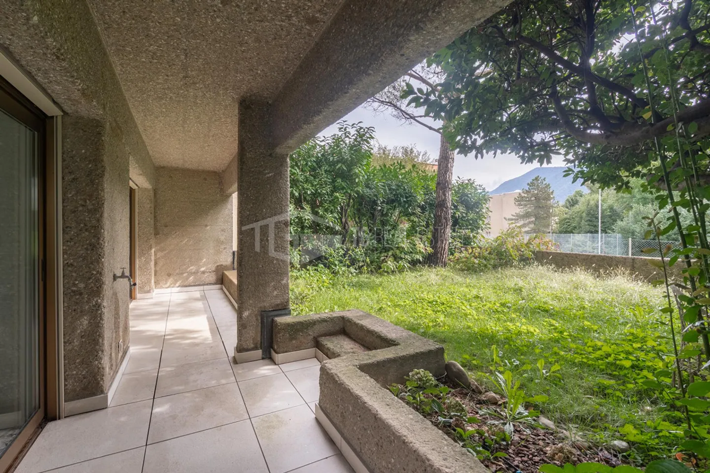 Appartement de 2.5 pièces avec jardin - Photo 5 sur 6