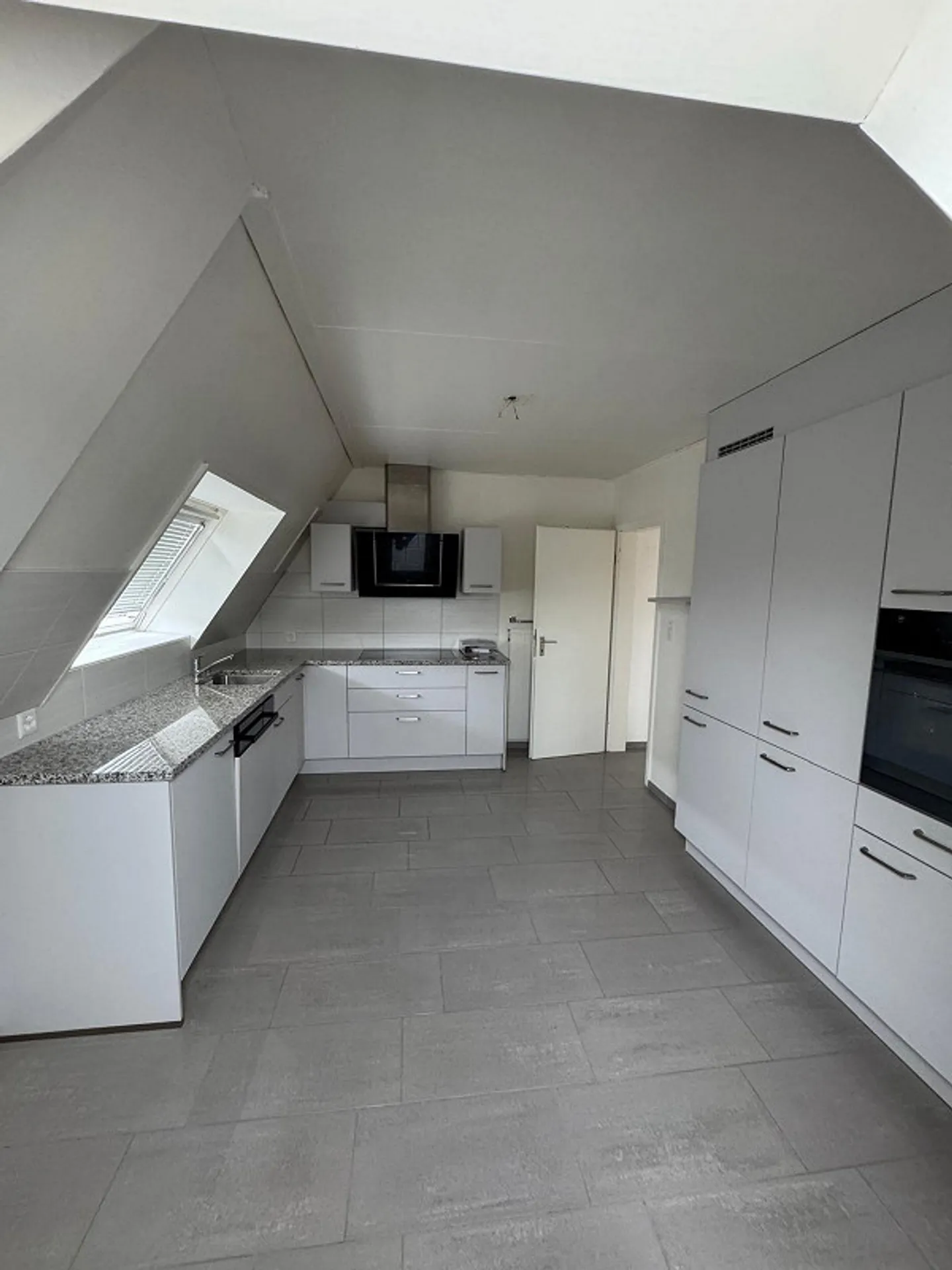 SPACIOUS AND BRIGHT IN A CENTRAL LOCATION - Photo 1 of 5