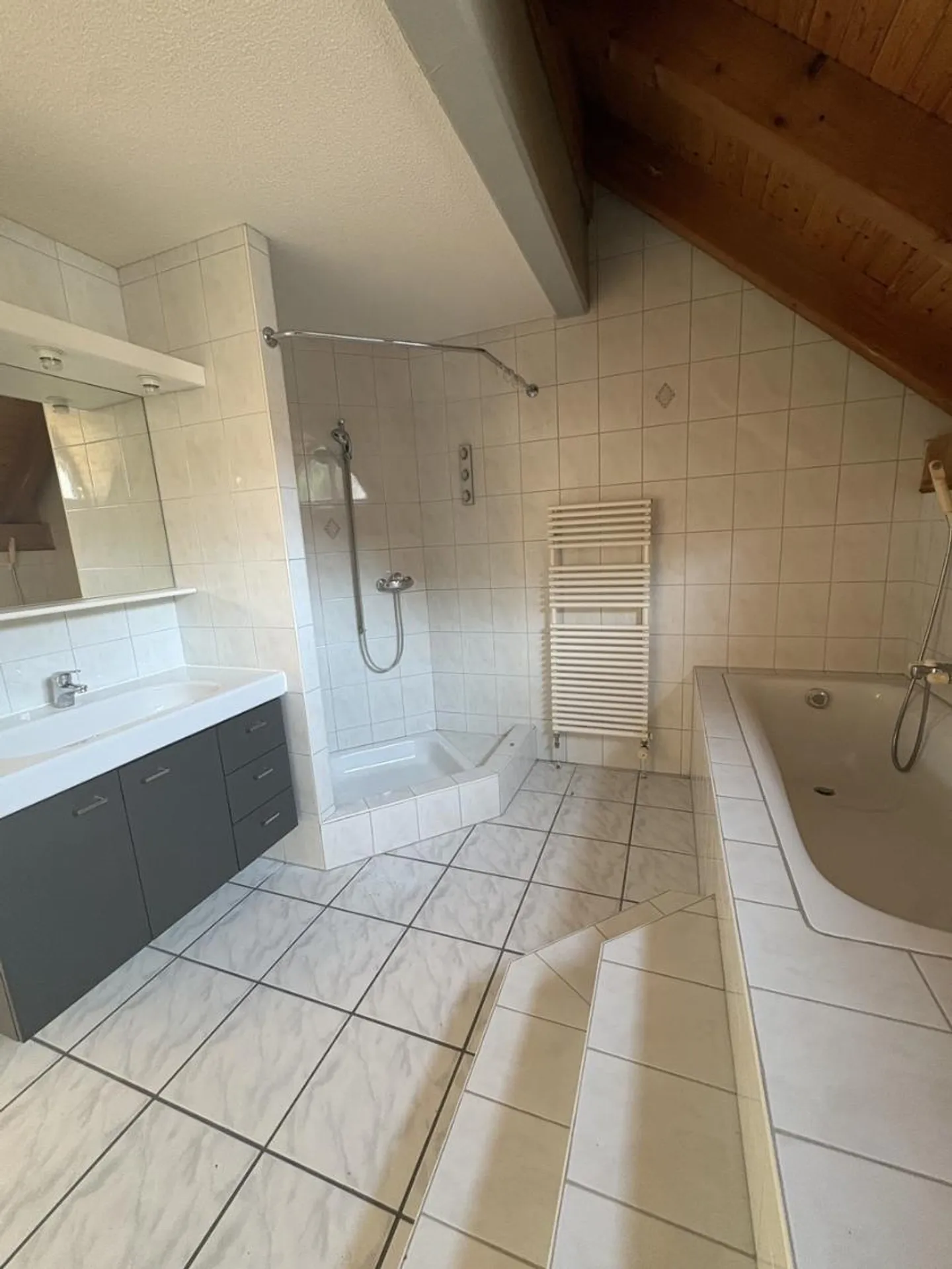 In affitto: Duplex moderno e accogliente con 4,5 stanze a Soyhières - Foto 8 di 13
