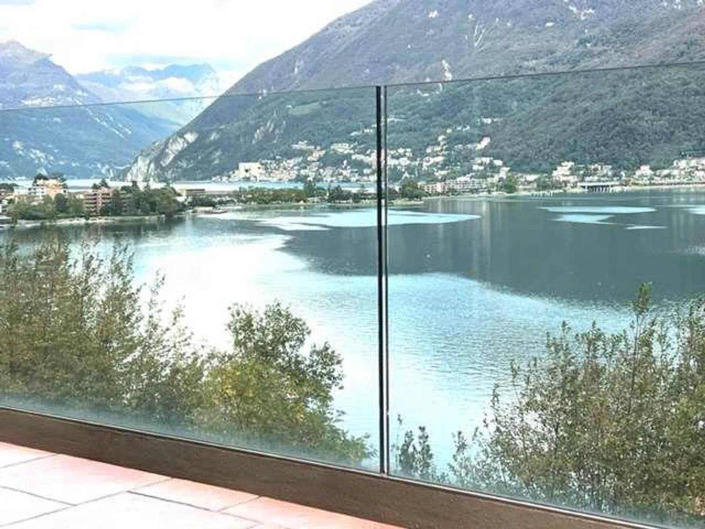 Attico di alto standard con vista lago a Melide - Foto 2 di 13