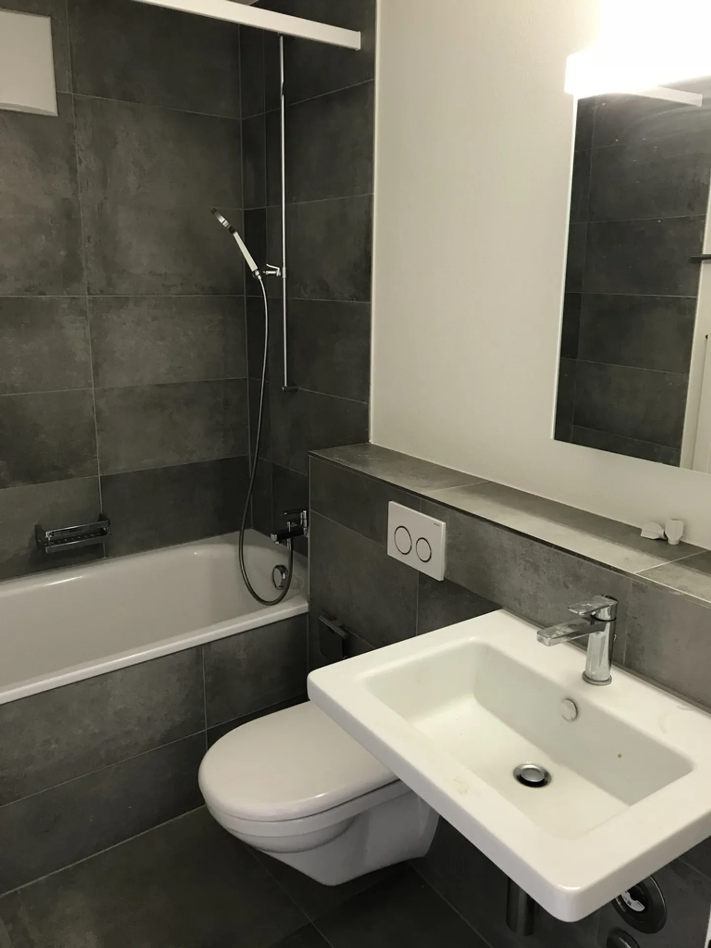 3.5-ZIMMERWOHNUNG AN ZENTRALER LAGE IN AESCH  - Foto 5 von 7