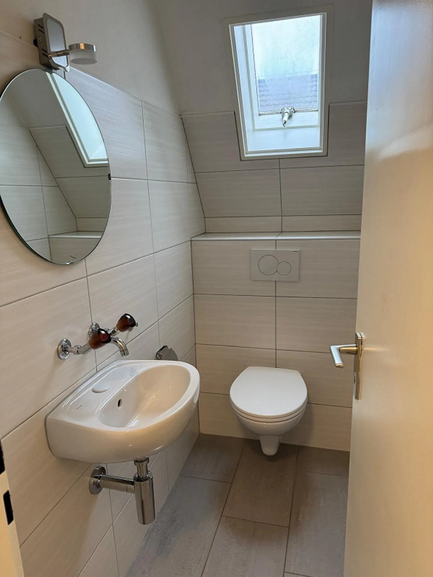 SPACIOUS AND BRIGHT IN A CENTRAL LOCATION - Photo 5 of 5