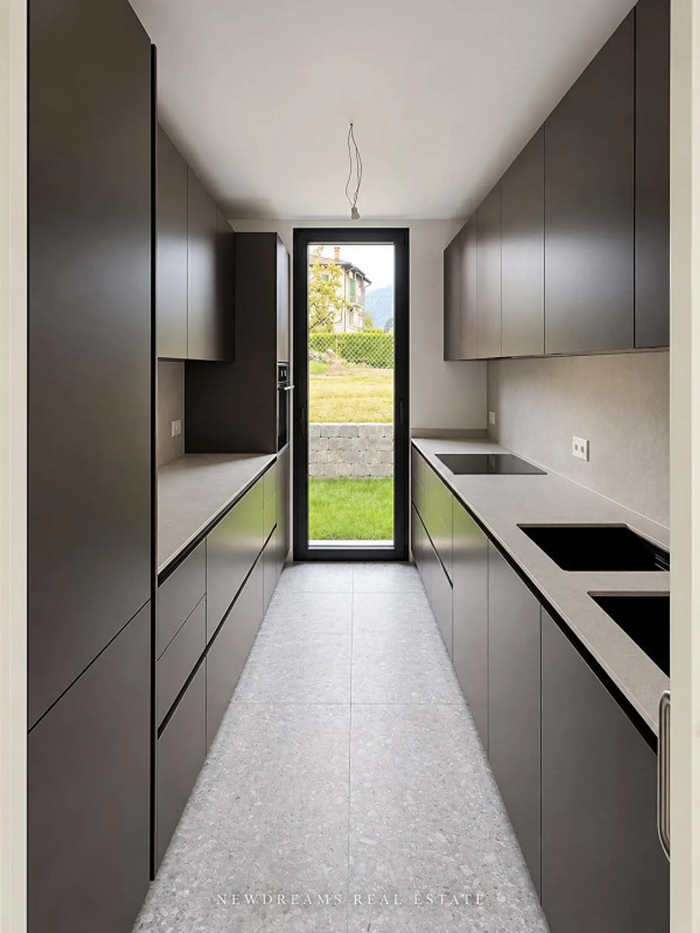 STUNDEVOLLES NEUES WOHNUNG UMGEBEN VON GRÜN MIT PRIVATGARTEN - Foto 6 von 23