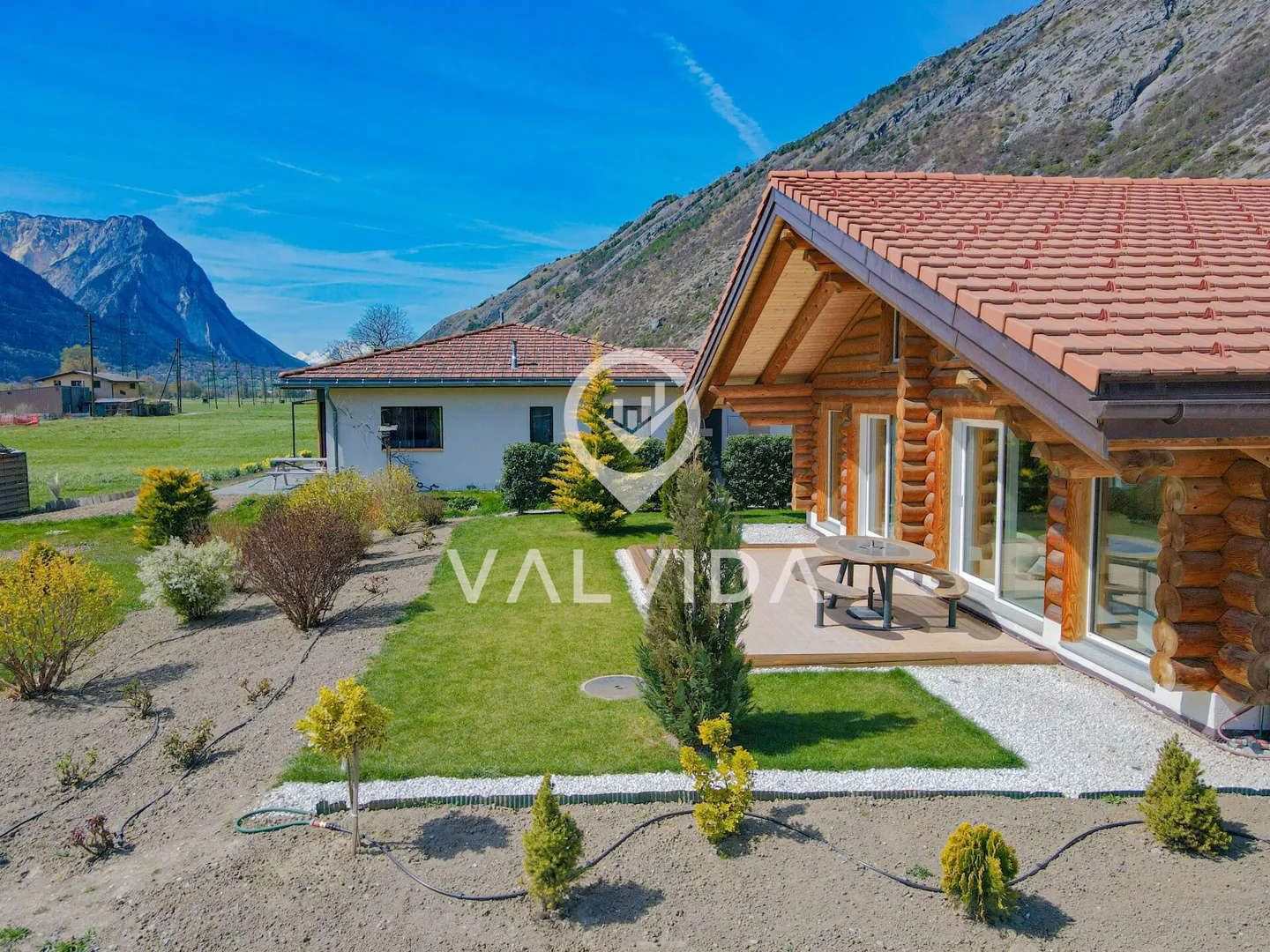 Exklusives Rundholzhaus - Modernes Wohnen im Naturstil - Foto 1 von 25