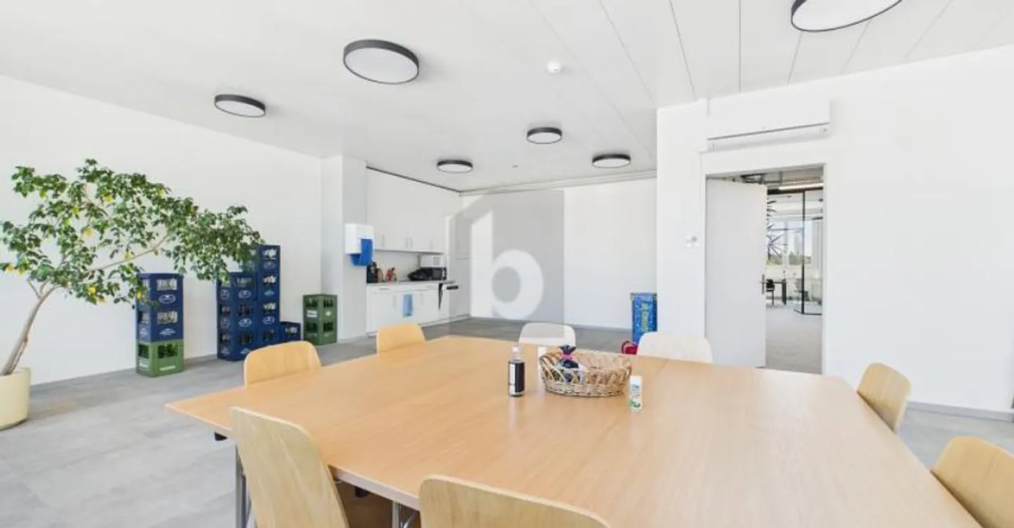 TOP MODERN WITH FLEXIBLE PARTIAL - TOTAL USE - Photo 4 of 5