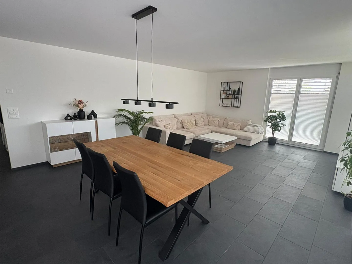 Appartement lumineux de 4,5 pièces incluant une place de parking dans le garage souterrain - Photo 3 sur 11