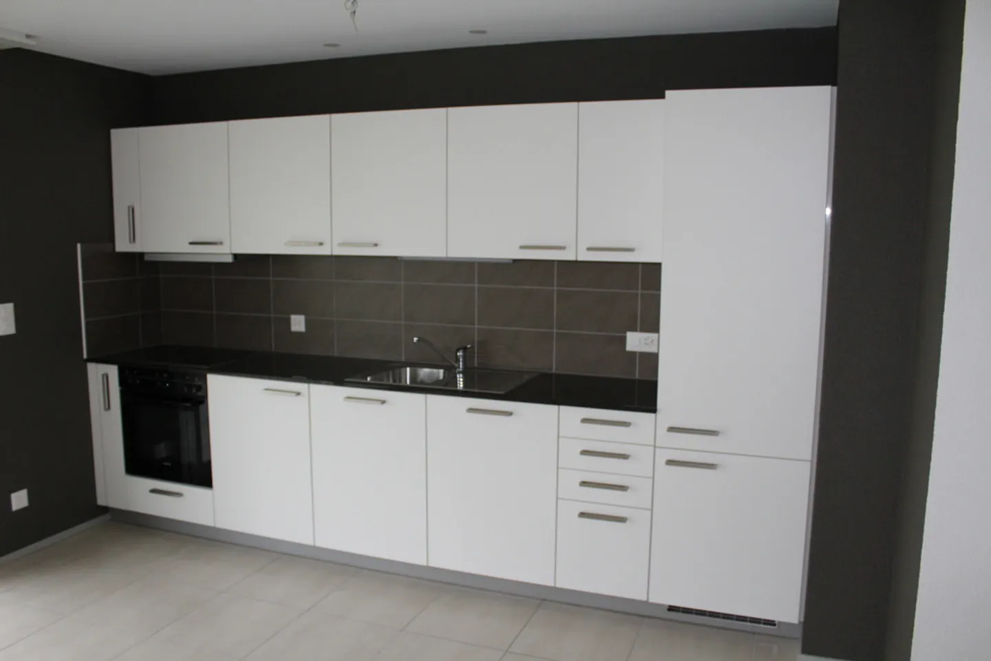 A spacious south-facing balcony - Photo 3 of 6