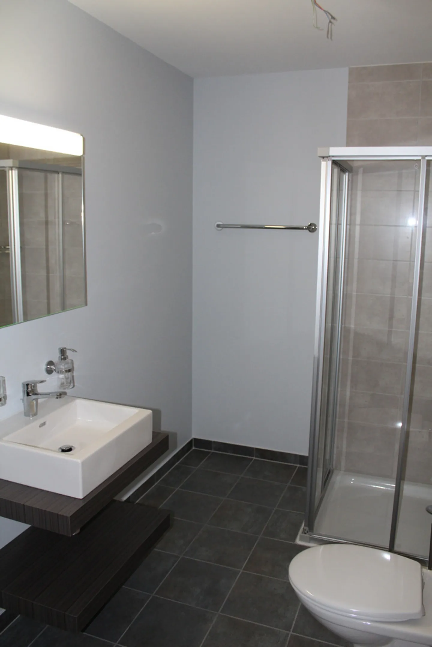 A spacious south-facing balcony - Photo 5 of 6