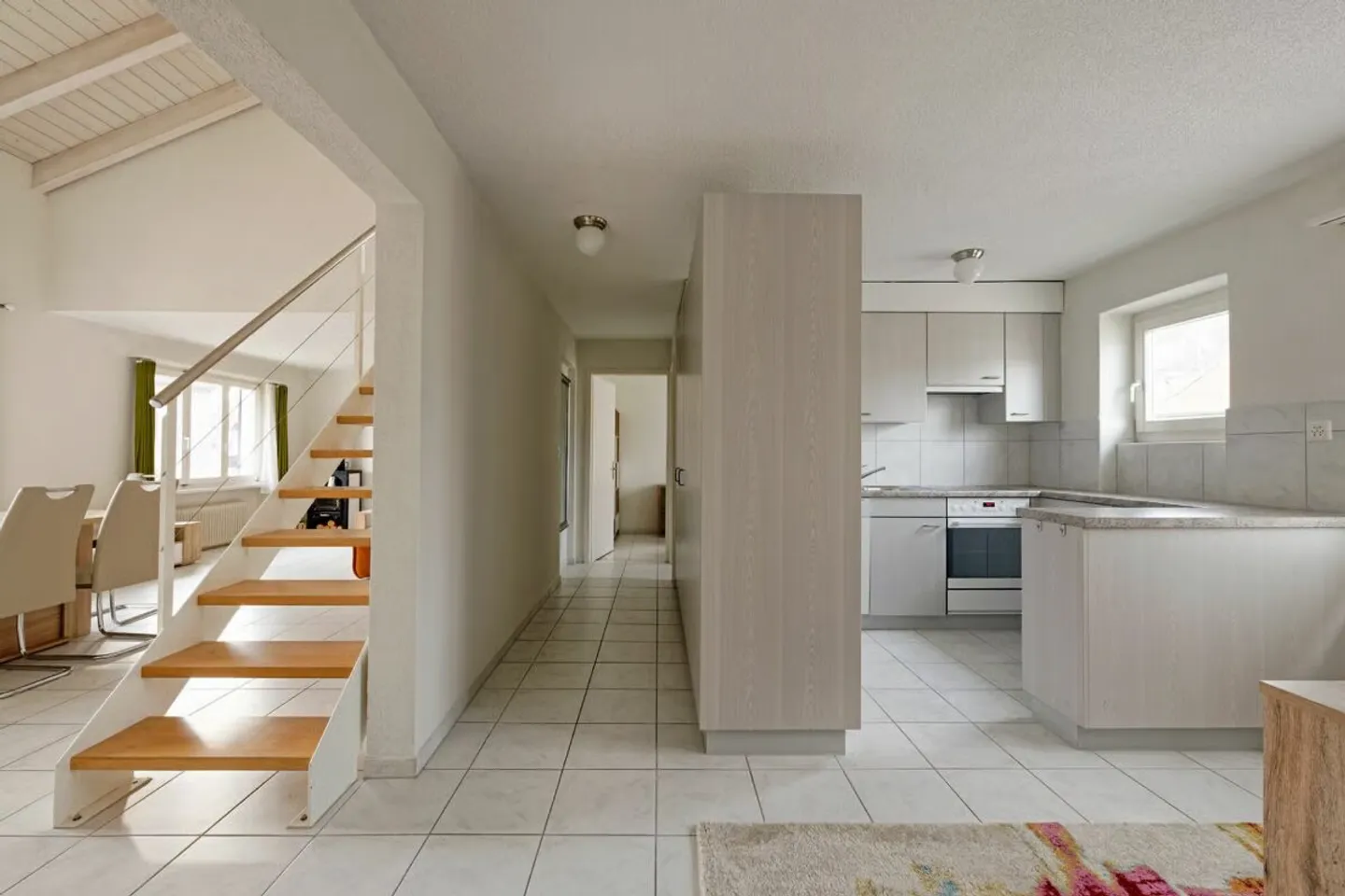 Charmant appartement en duplex à Aarau près de l'Aare et de la vieille ville - Photo 4 sur 12
