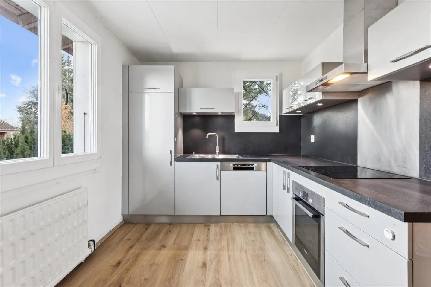 4.5 Room House - Photo 3 of 12