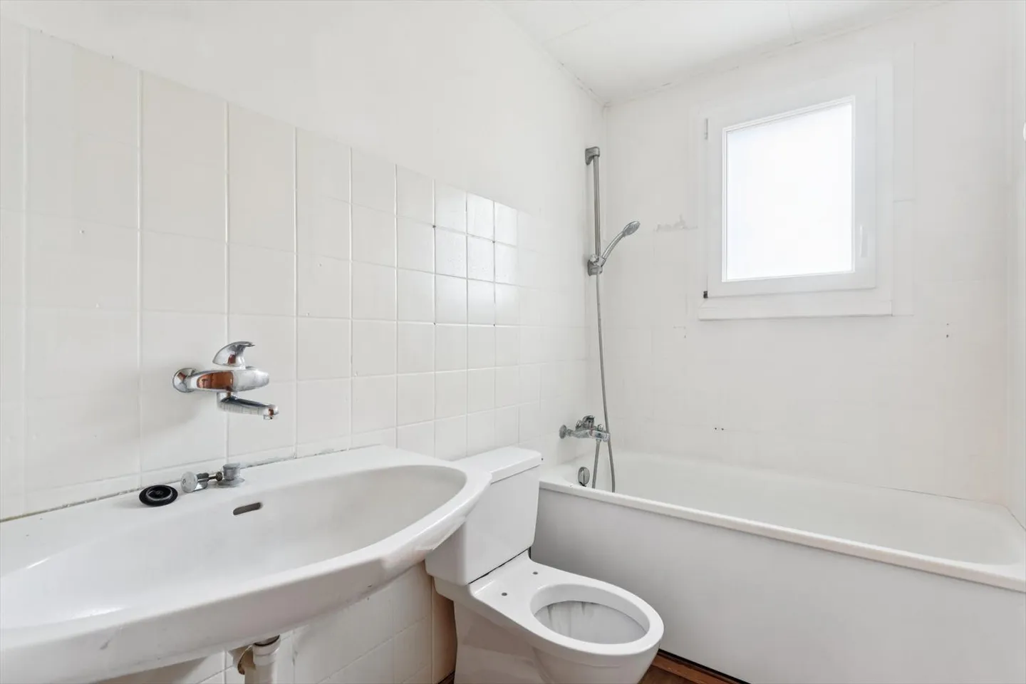 4.5 Room House - Photo 7 of 12