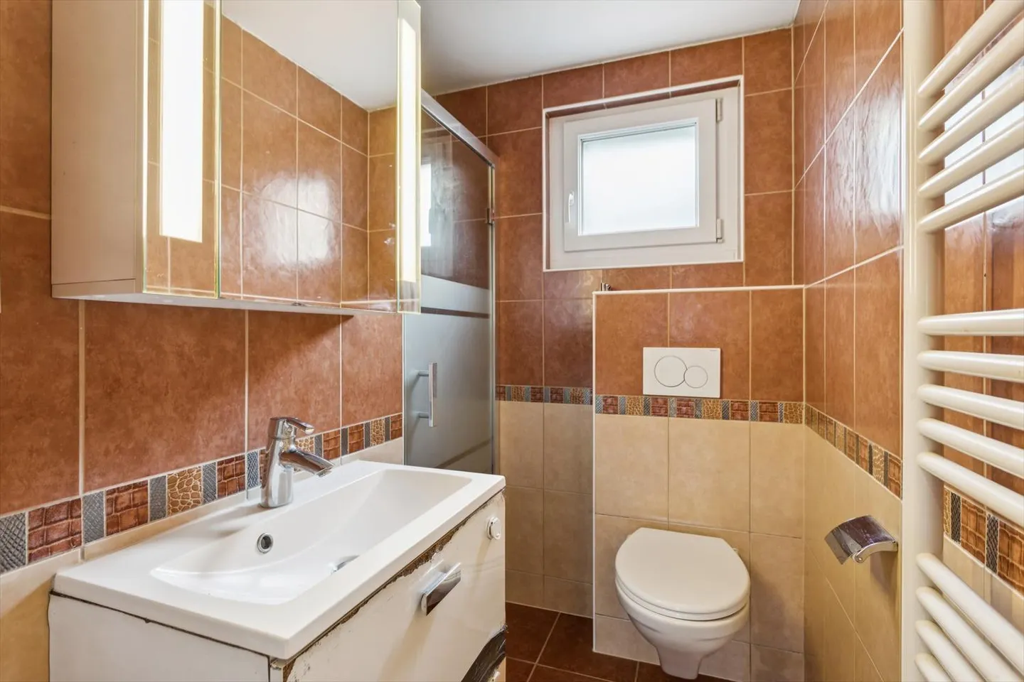 4.5 Room House - Photo 8 of 12