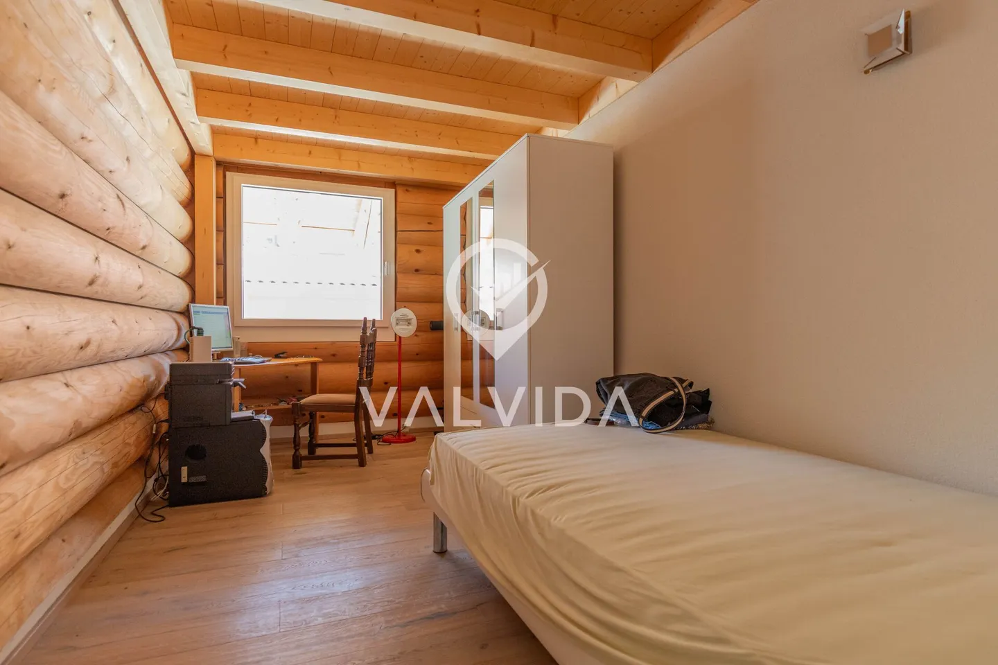 Exklusives Rundholzhaus - Modernes Wohnen im Naturstil - Foto 12 von 25