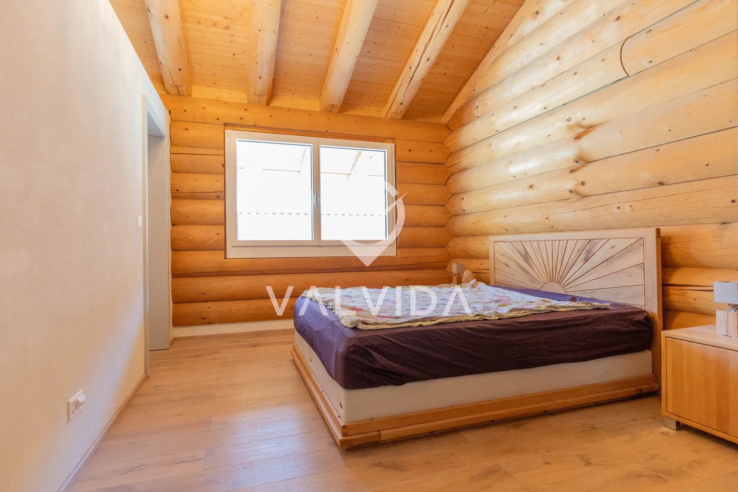 Exklusives Rundholzhaus - Modernes Wohnen im Naturstil - Foto 13 von 25